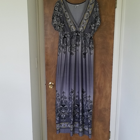Dress - Picture 1 of 4